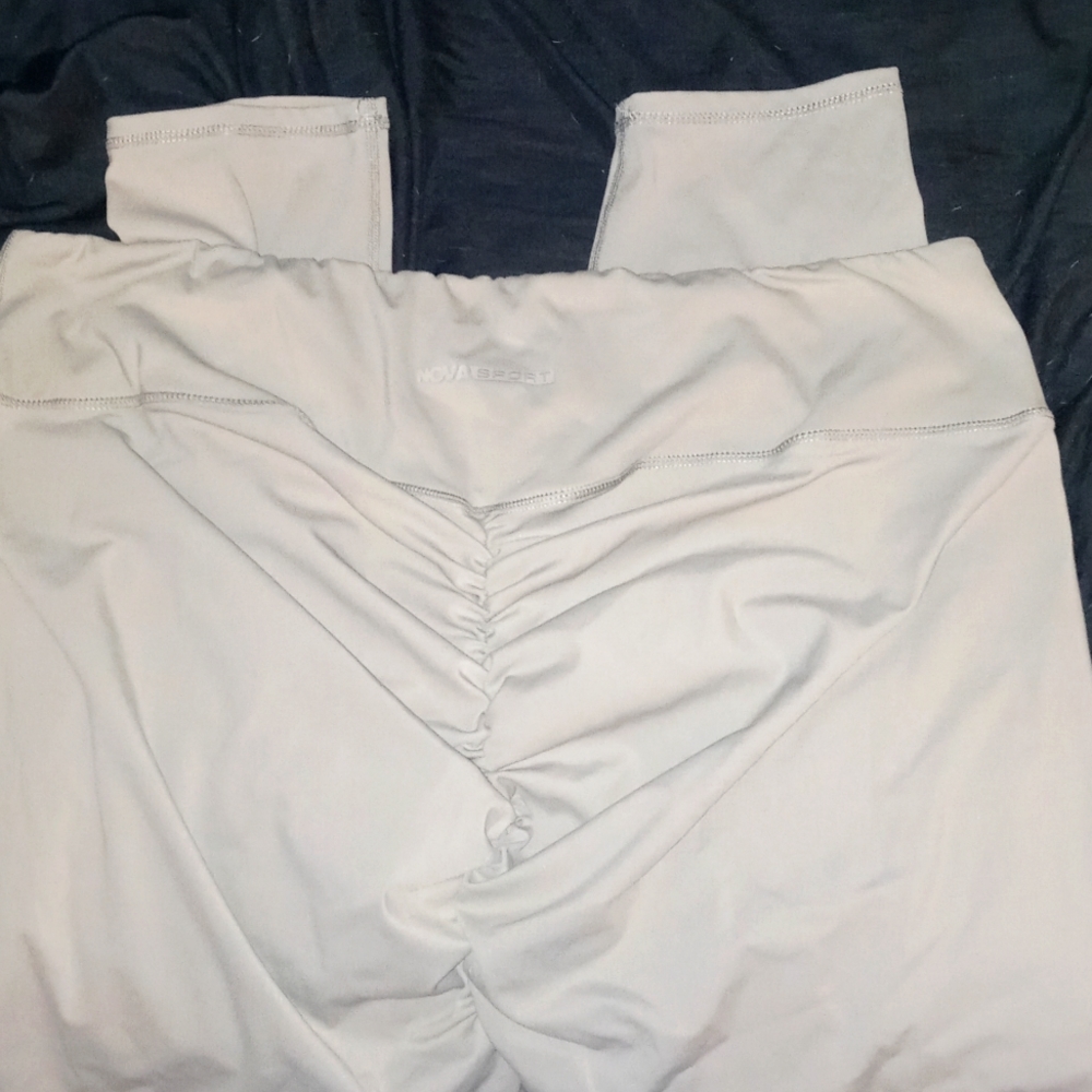 Fashion Nova Sport - Crunch Time Active Scrunch Butt Leggings in Sculpt Tech